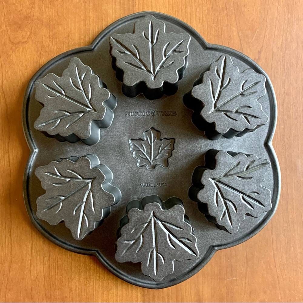 Nordic Ware Maple Leaf Pan